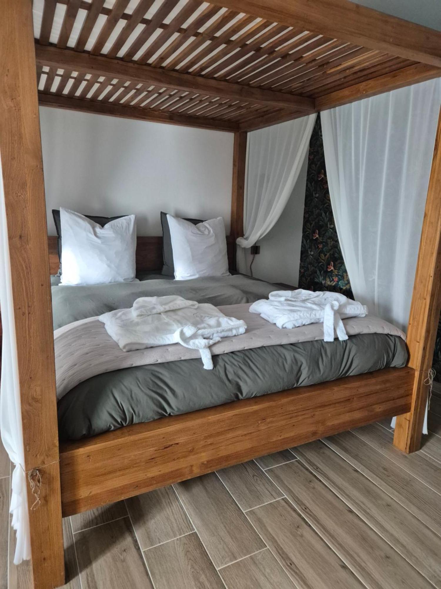 Le Cocoon - Jacuzzi, Sauna Et Piscine Privee Carpentras Exterior photo